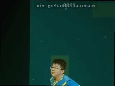 下载特色8883 3.2的步骤示意图：进入产品中心后，在版本更迭说明与资料下载分栏中找到安装包并点击下载